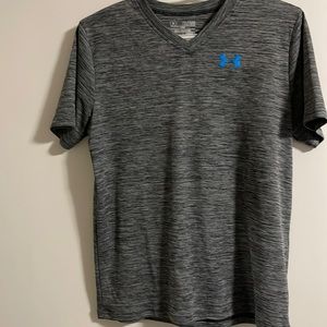 Under amor youth loose heart gear t shirt.